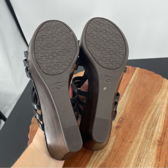 UGG Mattie Black Leather Weave Wedge Sandal Size 7.5 FD1114L - Picture 7 of 8